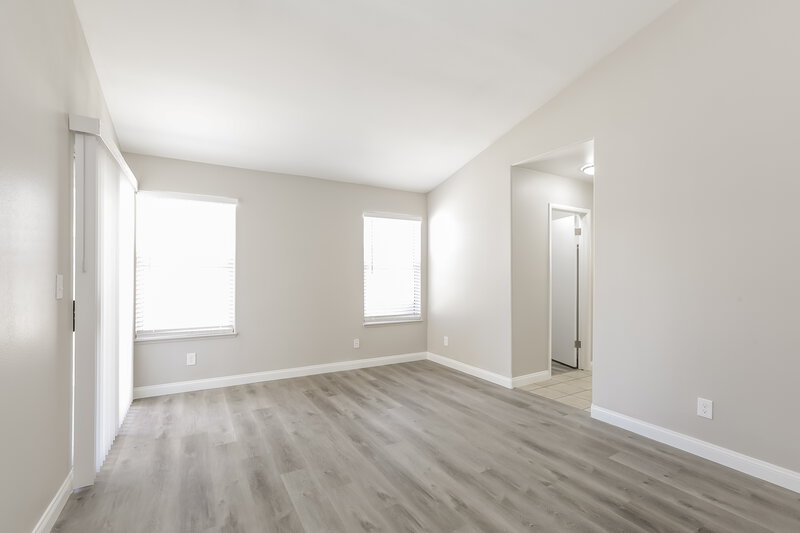 2,130/Mo, 4340 W La Madre Way North Las Vegas, NV 89031 Main Bedroom View 2