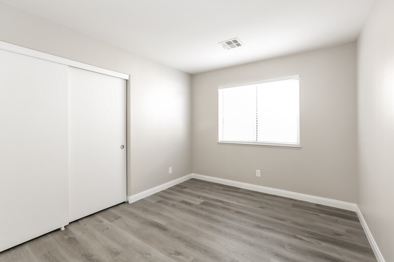 2,130/Mo, 4340 W La Madre Way North Las Vegas, NV 89031 Bedroom View 2