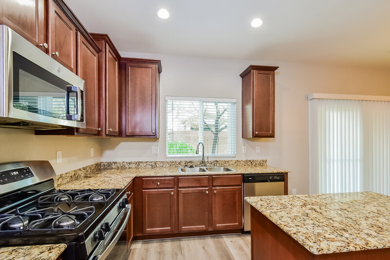 2,150/Mo, 10280 Gibson Isle Dr Las Vegas, NV 89166 Kitchen View 2