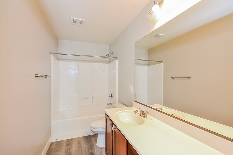 2,150/Mo, 10280 Gibson Isle Dr Las Vegas, NV 89166 Bathroom View 2