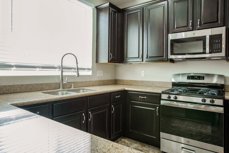 2,350/Mo, 5637 Ingleside St North Las Vegas, NV 89081 Kitchen View
