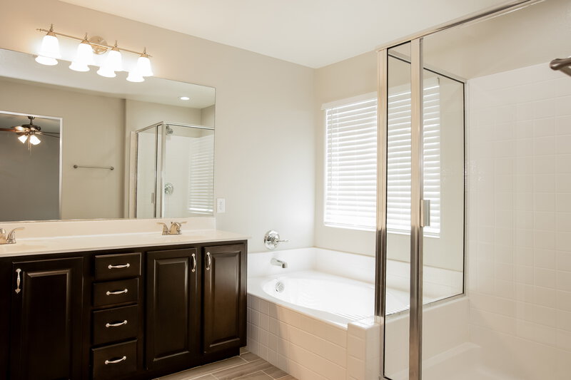 2,350/Mo, 5637 Ingleside St North Las Vegas, NV 89081 Main Bathroom View