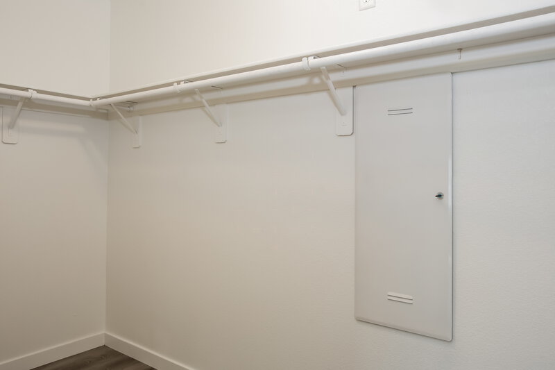 2,350/Mo, 5637 Ingleside St North Las Vegas, NV 89081 Walk In Closet View