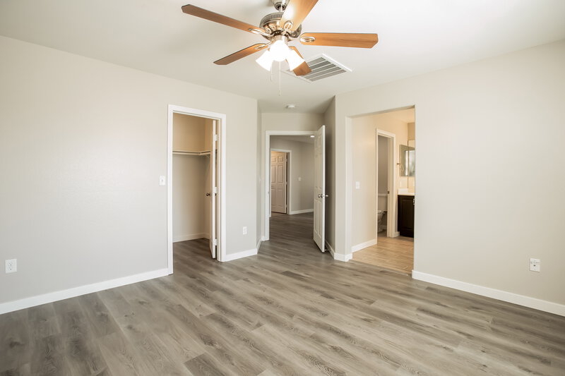 2,350/Mo, 5637 Ingleside St North Las Vegas, NV 89081 Bedroom View 2