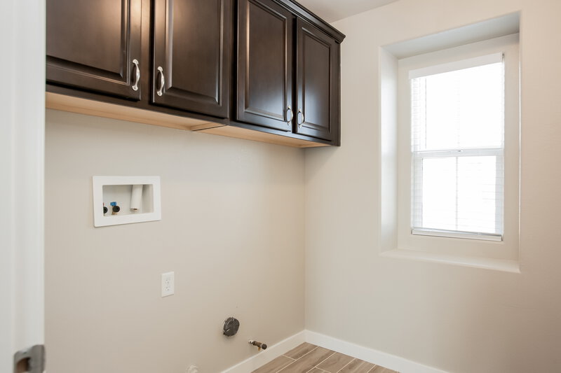 2,350/Mo, 5637 Ingleside St North Las Vegas, NV 89081 Laundry Room View