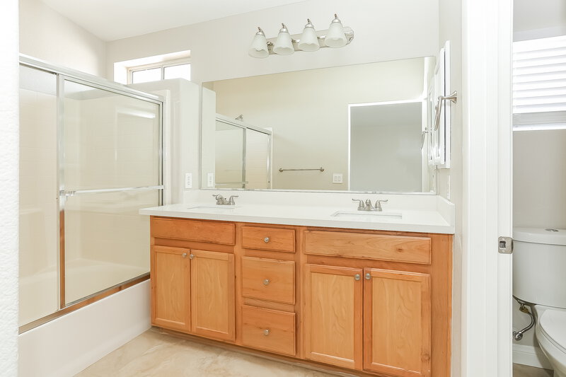 2,090/Mo, 3021 Bayliner Ave North Las Vegas, NV 89031 Main Bathroom View