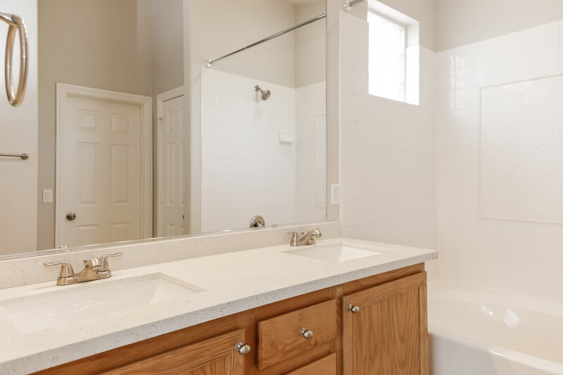 2,025/Mo, 10259 Cherry Brook St Las Vegas, NV 89183 Main Bathroom View