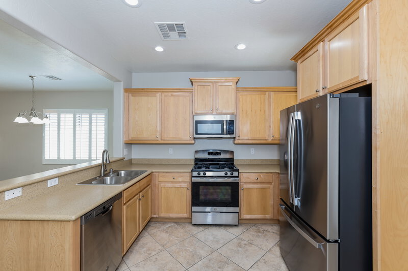 1,890/Mo, 6166 Jutland Ave Las Vegas, NV 89122 Kitchen View