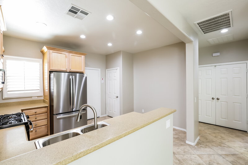 1,875/Mo, 6166 Jutland Ave Las Vegas, NV 89122 Kitchen View