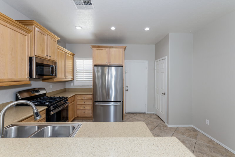 1,890/Mo, 6166 Jutland Ave Las Vegas, NV 89122 Kitchen View 2