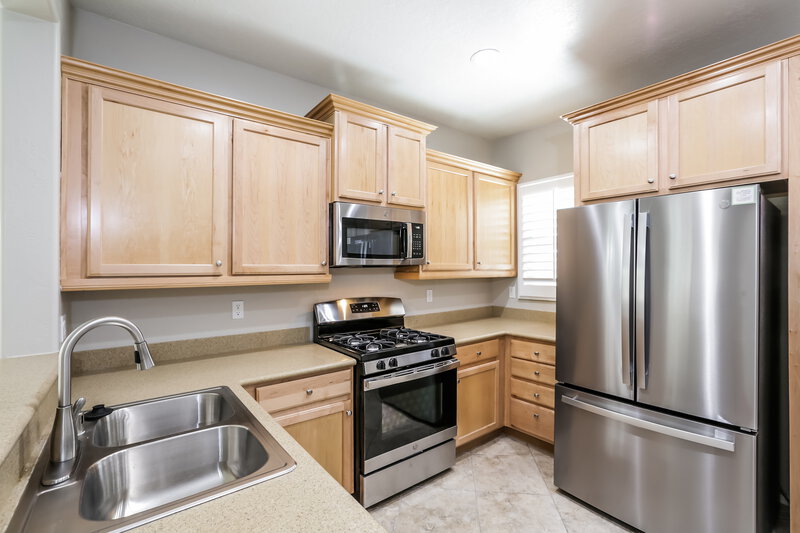 1,875/Mo, 6166 Jutland Ave Las Vegas, NV 89122 Kitchen View 2