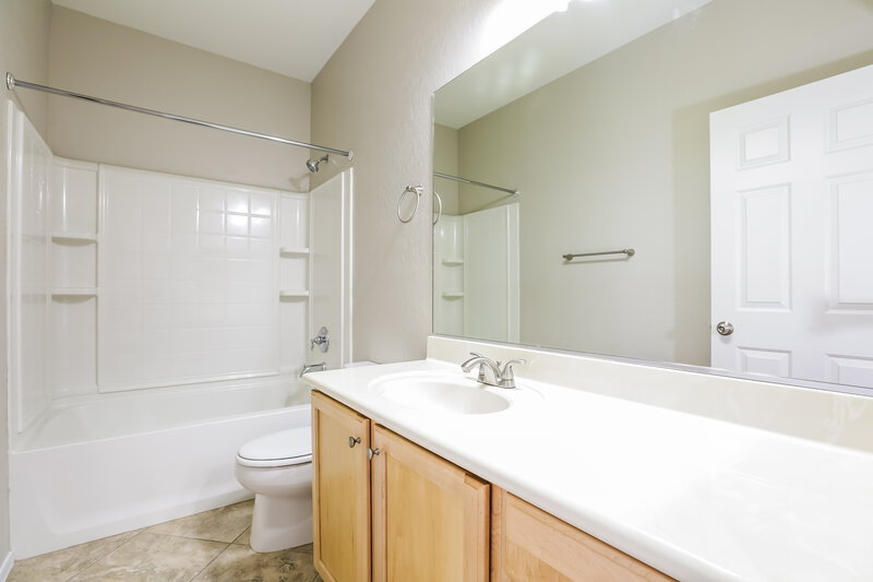 1,875/Mo, 6166 Jutland Ave Las Vegas, NV 89122 Bathroom View