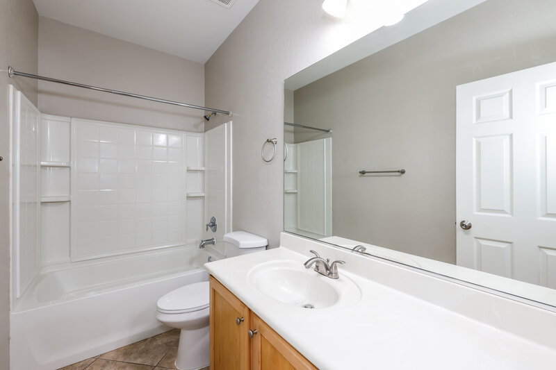 1,890/Mo, 6166 Jutland Ave Las Vegas, NV 89122 Bathroom View