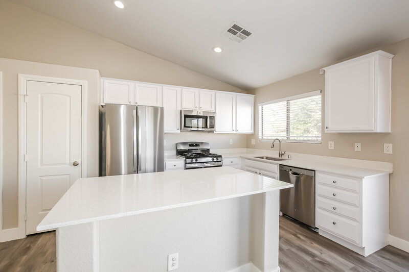 1,790/Mo, 524 W Claxton Ave North Las Vegas, NV 89084 Kitchen View