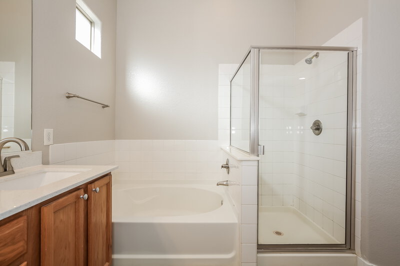 1,790/Mo, 524 W Claxton Ave North Las Vegas, NV 89084 Main Bathroom View 2