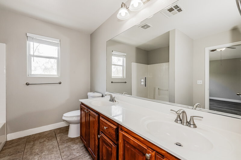 2,015/Mo, 6711 Scarlet Star Ave Las Vegas, NV 89130 Main Bathroom View