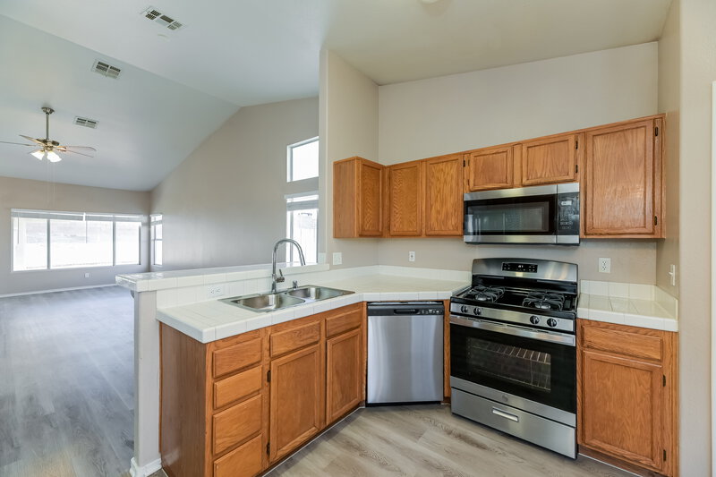 1,850/Mo, 3829 Fall Oaks Ct North Las Vegas, NV 89032 Kitchen View