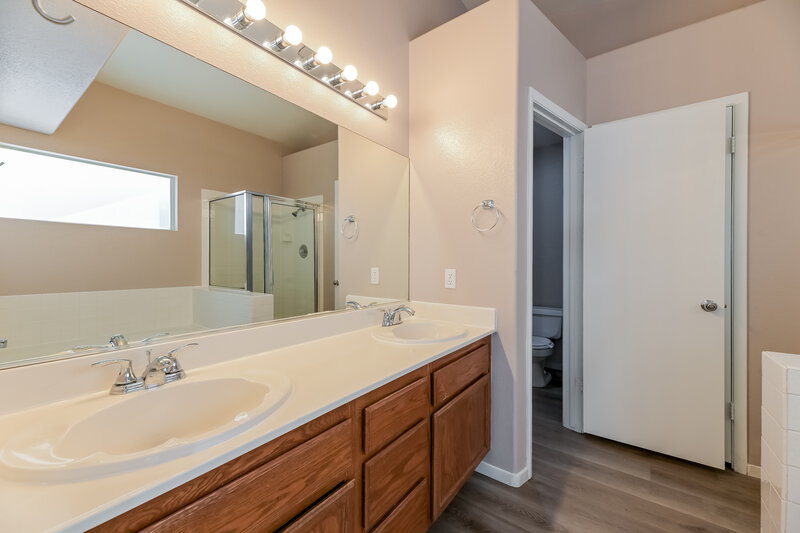 1,850/Mo, 3829 Fall Oaks Ct North Las Vegas, NV 89032 Main Bathroom View