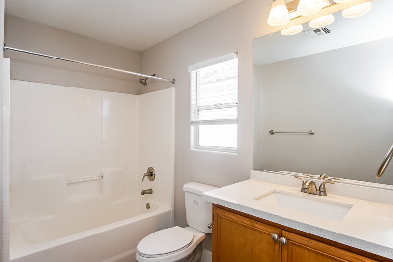 2,070/Mo, 6436 Eldorado Pines Ave Las Vegas, NV 89139 Main Bathroom View