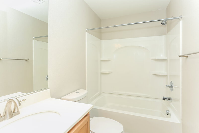 2,175/Mo, 10813 Cape Shore Ave Las Vegas, NV 89166 Bathroom View