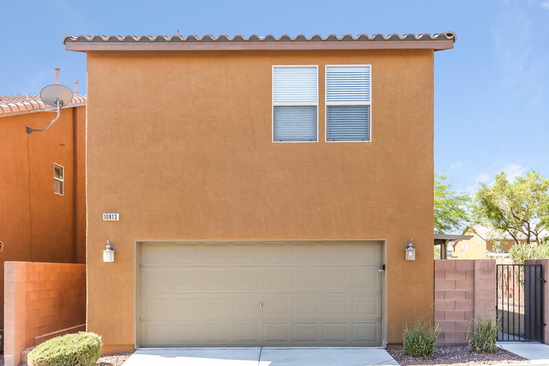 2,175/Mo, 10813 Cape Shore Ave Las Vegas, NV 89166 Garage View