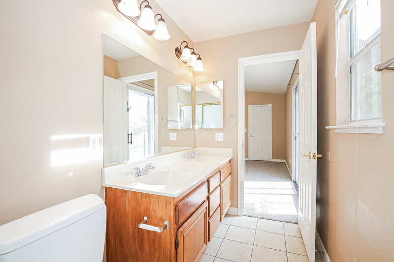 2,145/Mo, 7125 Tropical Island Cir Las Vegas, NV 89129 Main Bathroom View 2