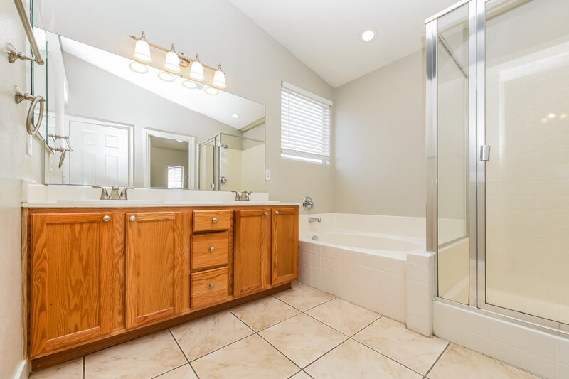 1,870/Mo, 3732 Gallowtree Ave North Las Vegas, NV 89081 Main Bathroom View