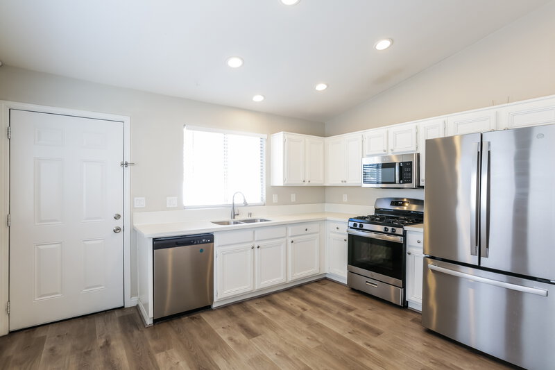 1,940/Mo, 1030 Havenworth Ave Las Vegas, NV 89123 Kitchen View