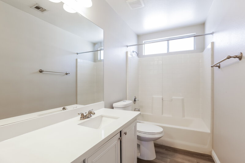 1,940/Mo, 1030 Havenworth Ave Las Vegas, NV 89123 Bathroom View