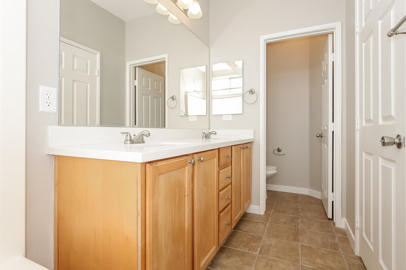 2,090/Mo, 5404 Flying Arrow Pl North Las Vegas, NV 89031 Main Bathroom View 2