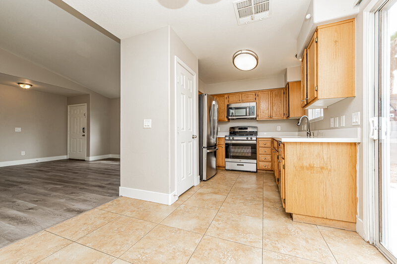 2,155/Mo, 7409 Hickory Hills Dr Las Vegas, NV 89130 Kitchen View