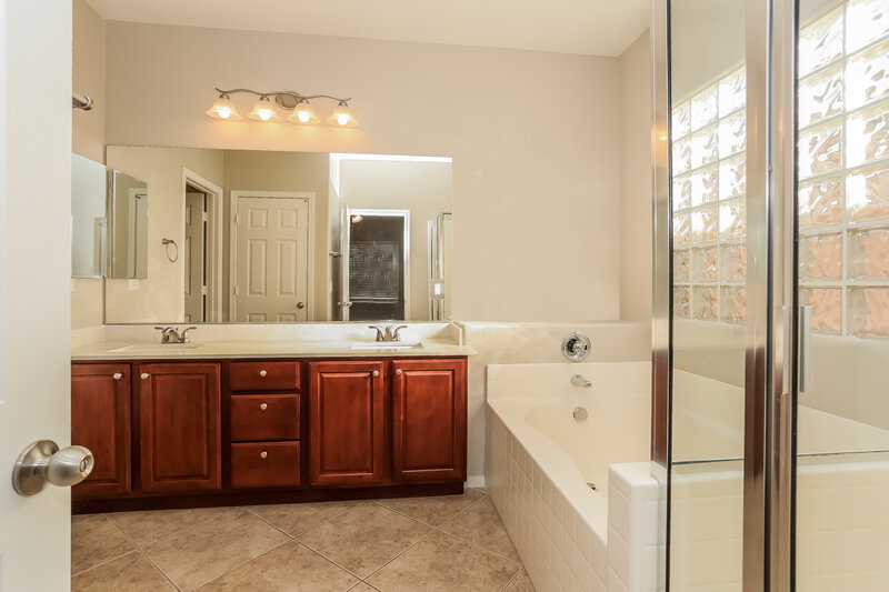 1,930/Mo, 7177 Fairwind Acres Place Las Vegas, NV 89131 Main Bathroom View