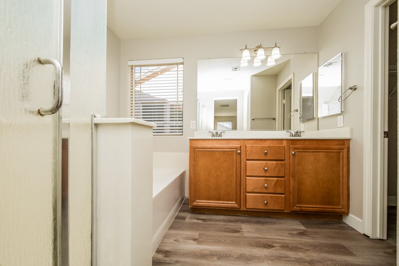2,130/Mo, 7822 Tay River Ct Las Vegas, NV 89166 Main Bathroom View