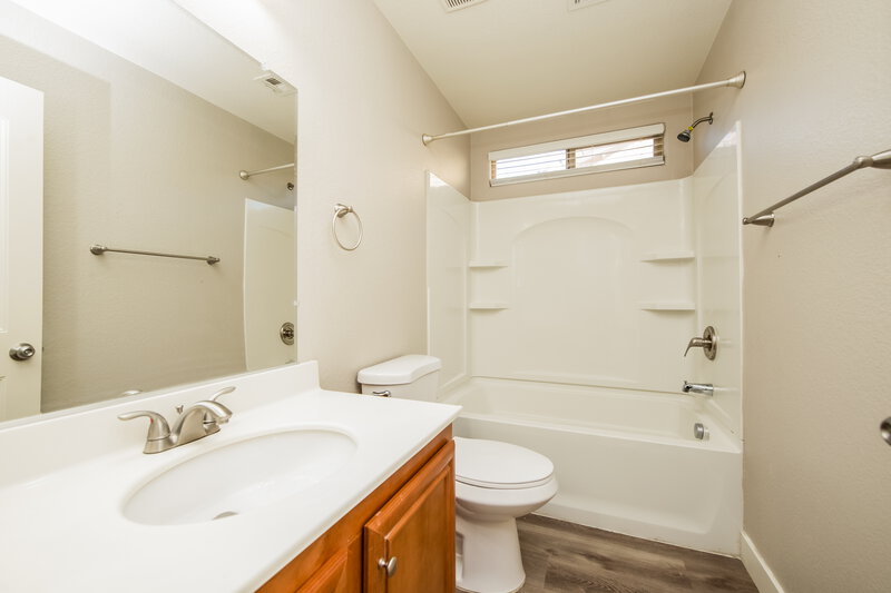 2,130/Mo, 7822 Tay River Ct Las Vegas, NV 89166 Bathroom View