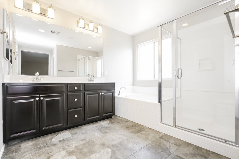 2,345/Mo, 8112 Satin Carnation Ln Las Vegas, NV 89166 Main Bathroom View