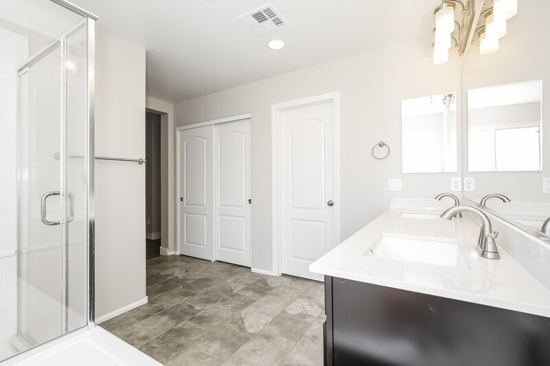 2,345/Mo, 8112 Satin Carnation Ln Las Vegas, NV 89166 Main Bathroom View 2