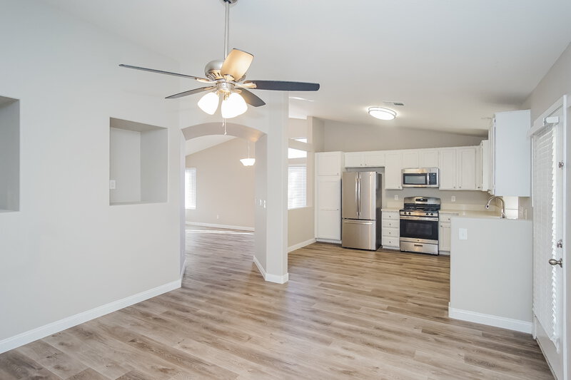 2,105/Mo, 707 Heritage Point Dr Henderson, NV 89002 Family Room View 2