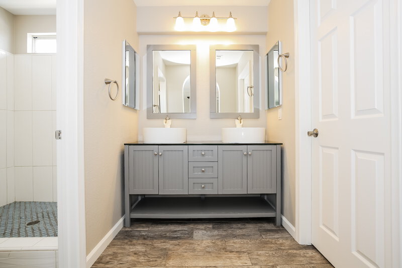 2,090/Mo, 5325 Chino Heights St North Las Vegas, NV 89081 Main Bathroom View