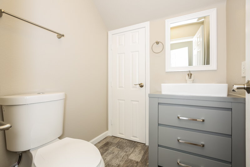 2,090/Mo, 5325 Chino Heights St North Las Vegas, NV 89081 Bathroom View 3