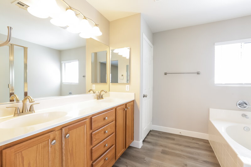 2,145/Mo, 6441 Pronghorn Ridge Ave Las Vegas, NV 89122 Main Bathroom View