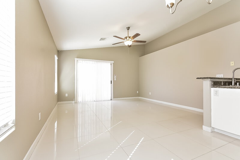 1,930/Mo, 4305 Wickford Dr North Las Vegas, NV 89032 Family Room View