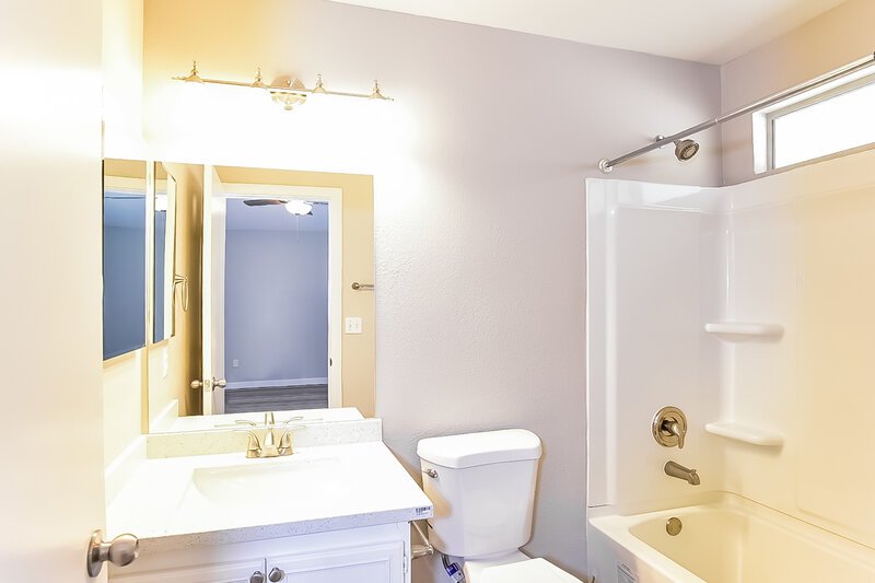 1,930/Mo, 4305 Wickford Dr North Las Vegas, NV 89032 Main Bathroom View