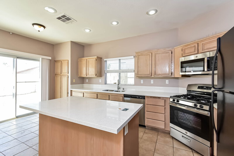 1,940/Mo, 7855 Blue Brook Dr Las Vegas, NV 89147 Kitchen View