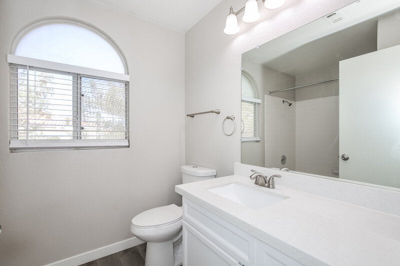 1,815/Mo, 3440 Yorkminster St Las Vegas, NV 89129 Main Bathroom View