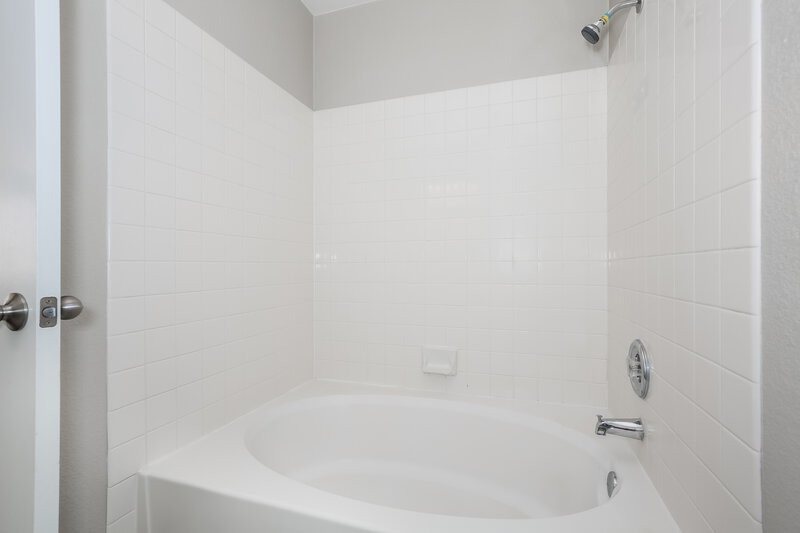 1,815/Mo, 3440 Yorkminster St Las Vegas, NV 89129 Main Bathroom View 2