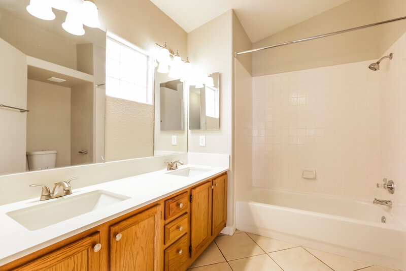 2,085/Mo, 3565 Scottsbluff St Las Vegas, NV 89129 Main Bathroom View