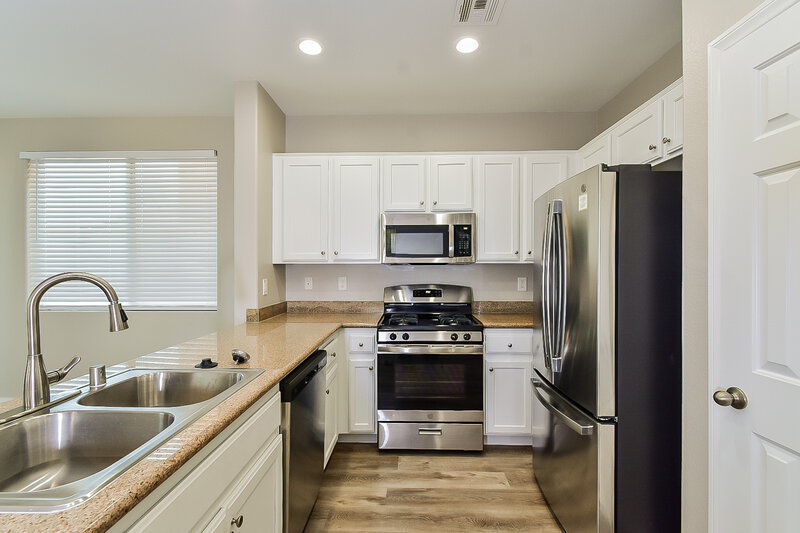 2,130/Mo, 342 Fringe Ruff Dr Las Vegas, NV 89148 Kitchen View 2