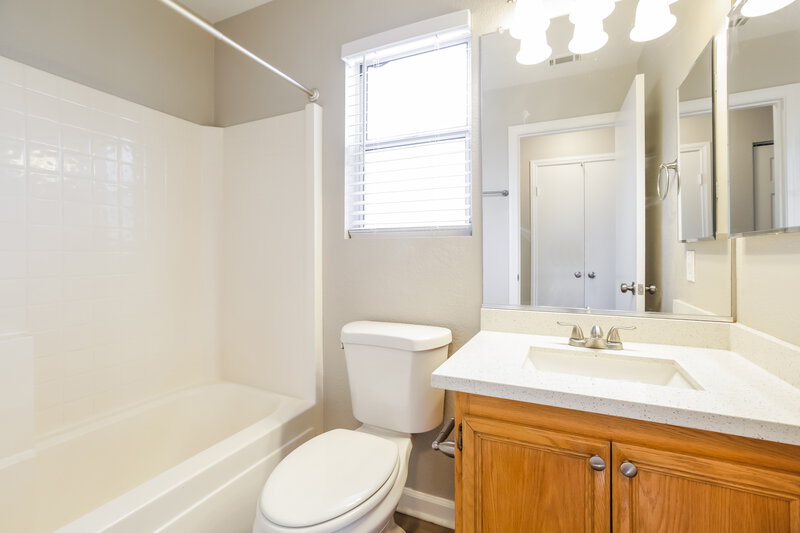 2,060/Mo, 63 Belle Maison Ave Las Vegas, NV 89123 Bathroom View