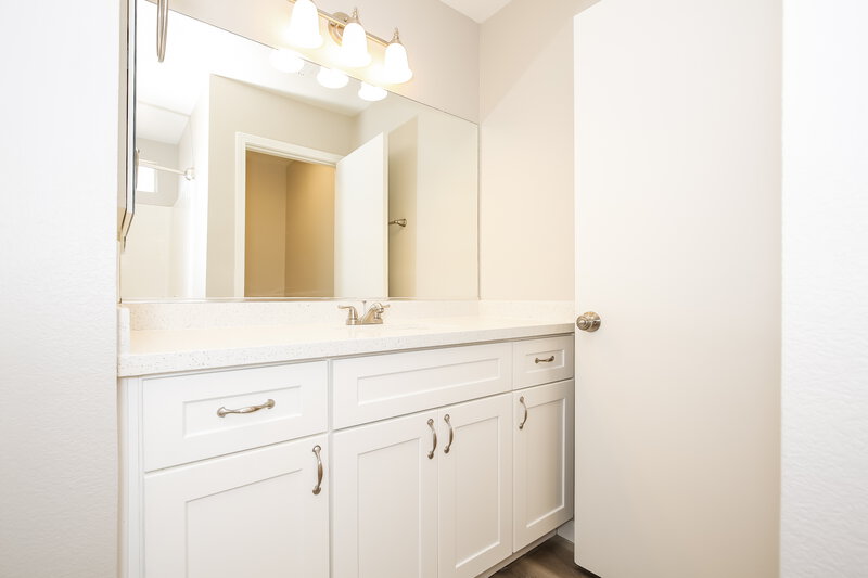 2,025/Mo, 3117 Honeysuckle Ave North Las Vegas, NV 89031 Main Bathroom View