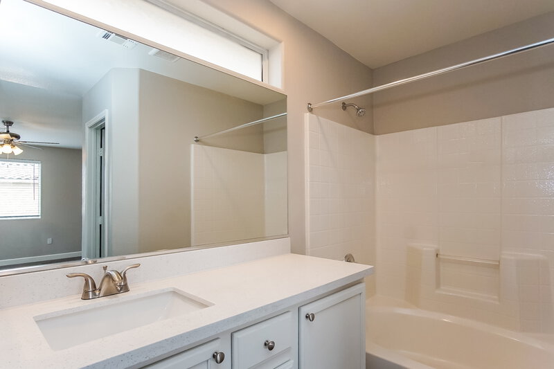 2,125/Mo, 9289 Hainsworth Ave Las Vegas, NV 89148 Main Bathroom View